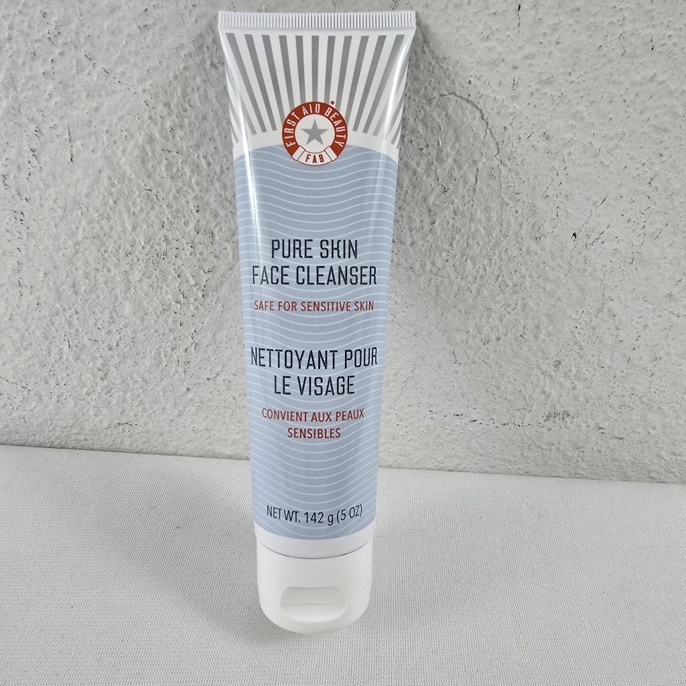 New First Aid Beauty Pure Skin Face Cleanser
